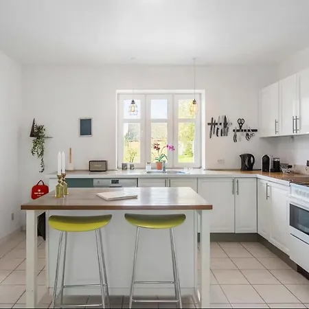 Feriehus North Falster Retreat , Sleeps 8 ,near Køsten, Hesnæs *
