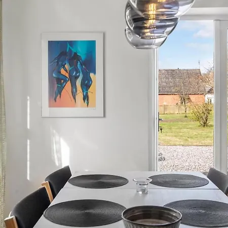 Feriehus North Falster Retreat , Sleeps 8 ,near Køsten, Hesnæs *