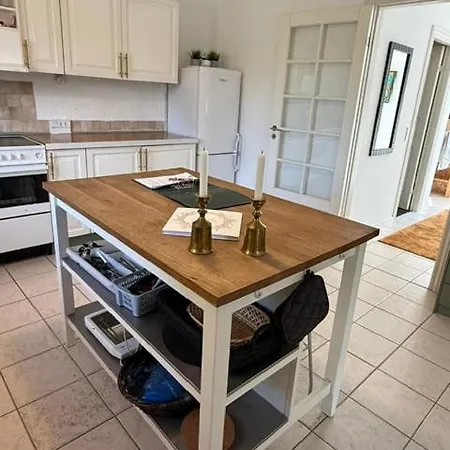 North Falster Retreat , Sleeps 8 ,near Køsten, Hesnæs Feriehus *