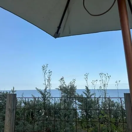 Feriehus North Falster Retreat , Sleeps 8 ,near Køsten, Hesnæs *