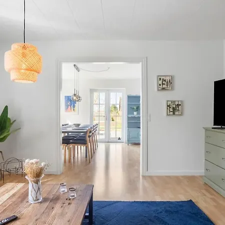 Feriehus North Falster Retreat , Sleeps 8 ,near Køsten, Hesnæs *