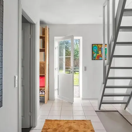 North Falster Retreat , Sleeps 8 ,near Køsten, Hesnæs Feriehus *