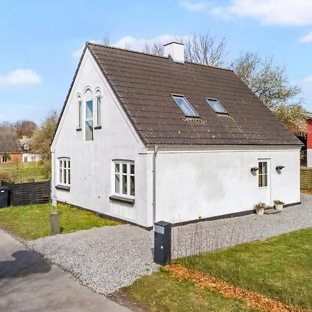 North Falster Retreat , Sleeps 8 ,near Køsten, Hesnæs Feriehus Bregninge